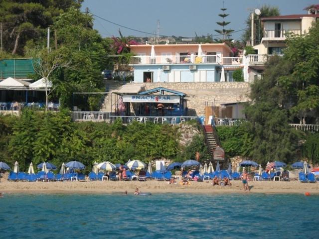 Constantinos Apartments Ласси Экстерьер фото